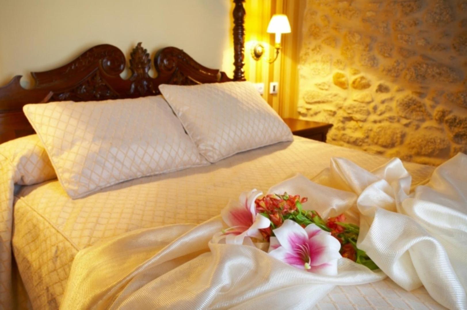 Hotel Vila Do Val O Valadouro Bagian luar foto